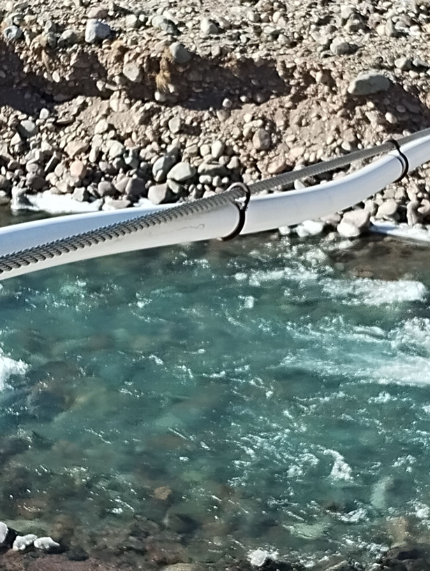 Acueducto y toma de agua en montaña